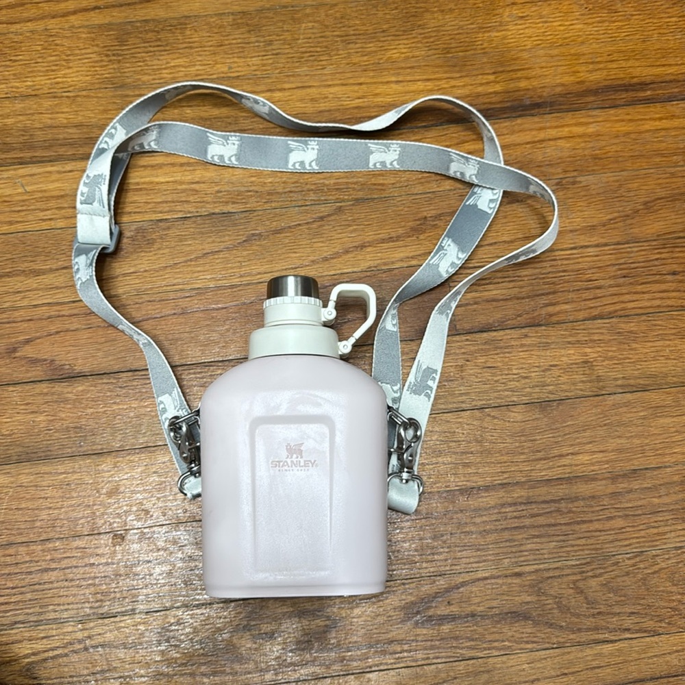 STANLEY Canteen with strap